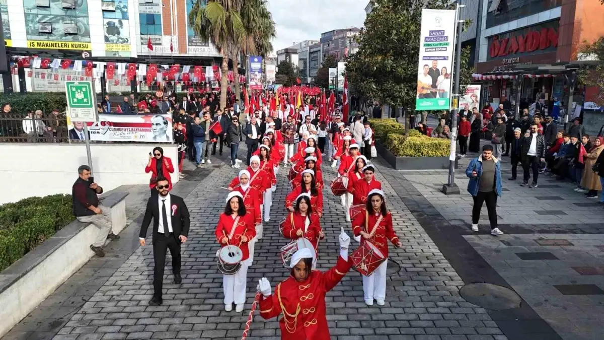 Arnavutköy\'de Cumhuriyet Bayramı coşkuyla kutlandı