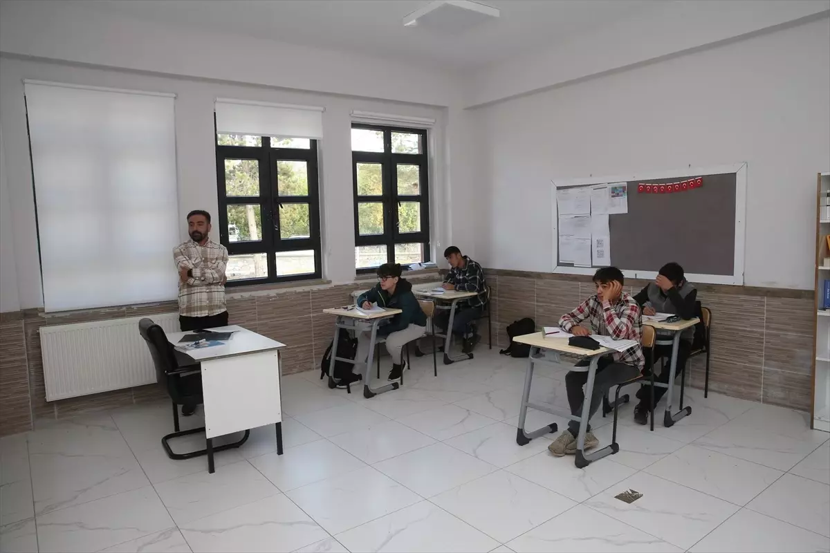 Başçiftlik ilçesindeki tek lisede 18 öğrenci eğitim görüyor