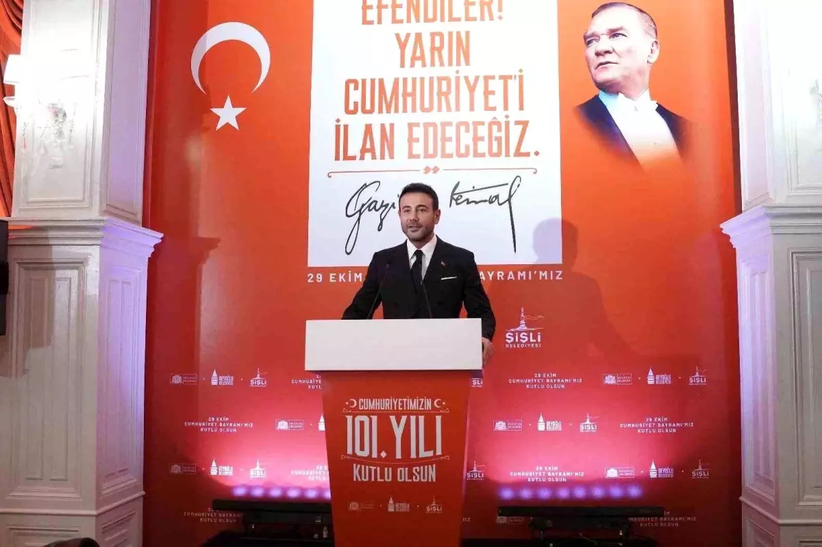 Cumhuriyet\'in 101. Yıl Dönümü Beyoğlu\'nda Görkemle Kutlandı