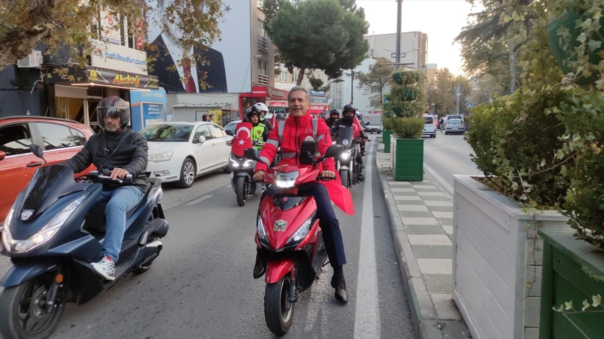 Bursa\'da Motosikletli Cumhuriyet Korteji