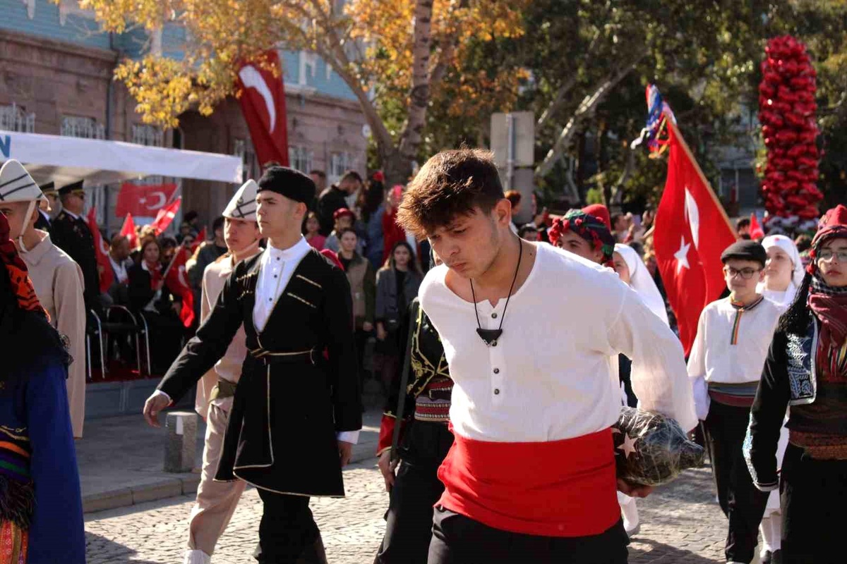 Çanakkale\'de 29 Ekim coşkuyla kutlandı