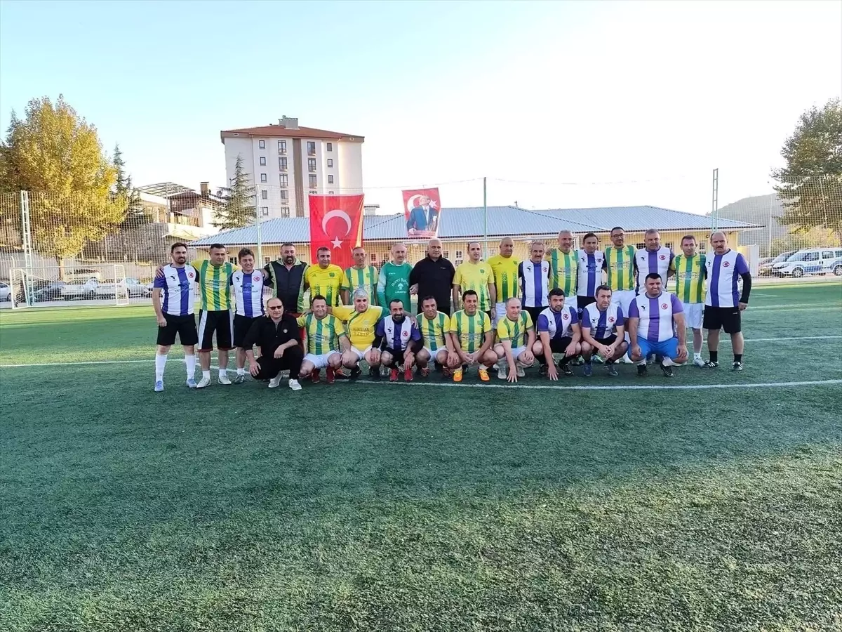 Çorum İskilip\'te eski futbolcular gösteri maçı yaptı