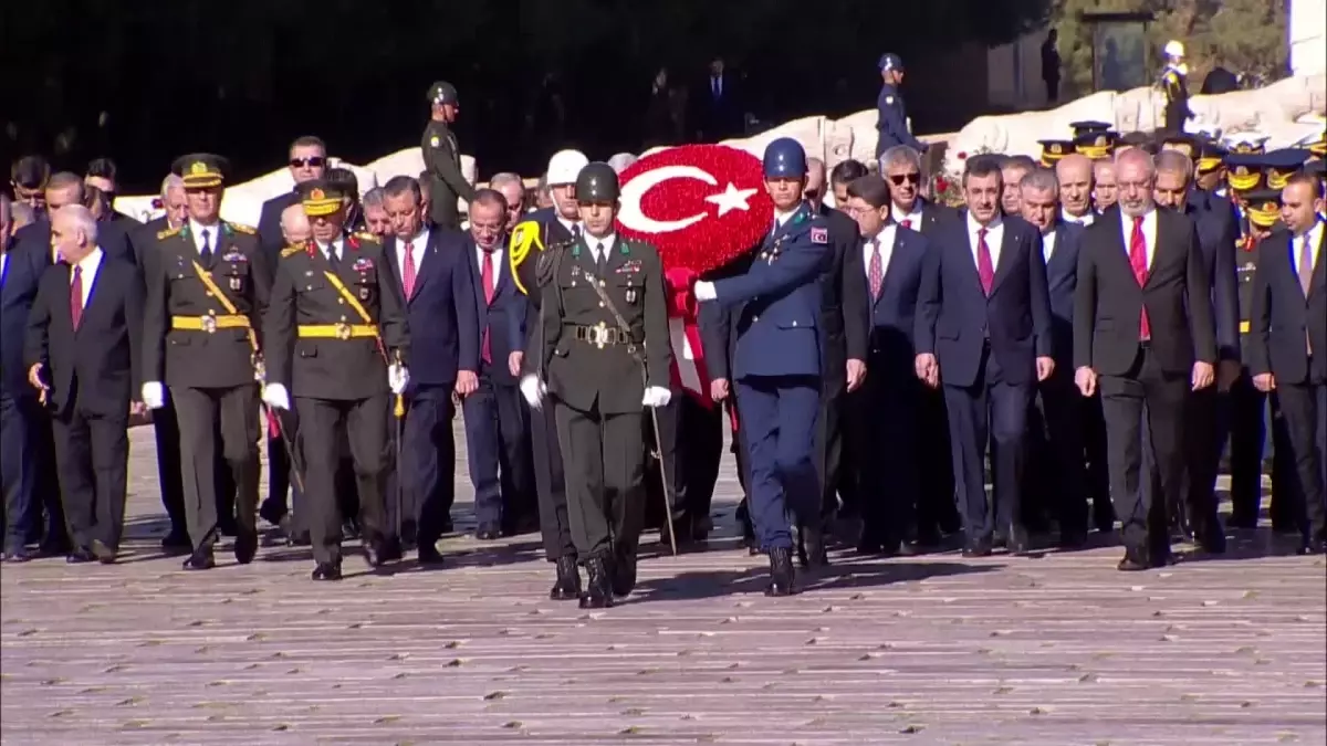 Cumhuriyet Bayramı Kutlanıyor... Cumhurbaşkanı Erdoğan ve Devlet Erkanı Anıtkabir\'i Ziyaret Etti