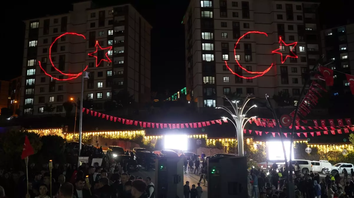 Şırnak\'ta Fener Alayı Yürüyüşü