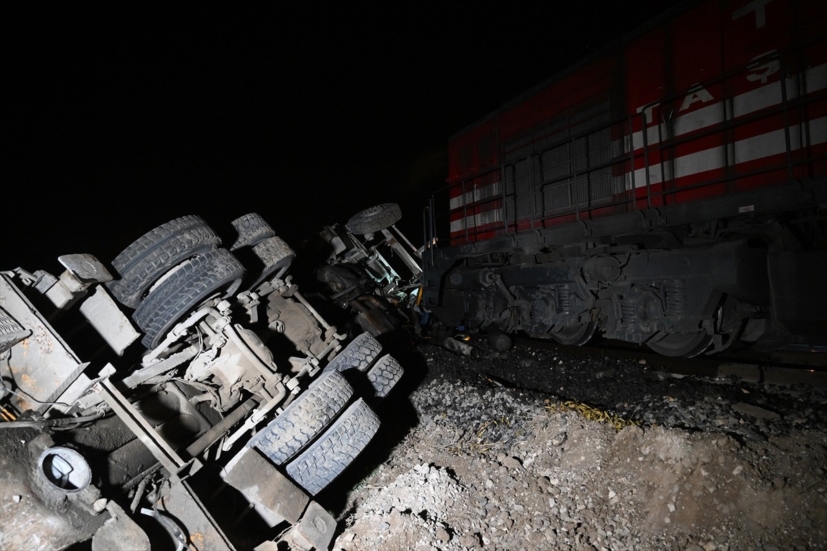 Edirne\'de Tren Beton Pompasına Çarptı