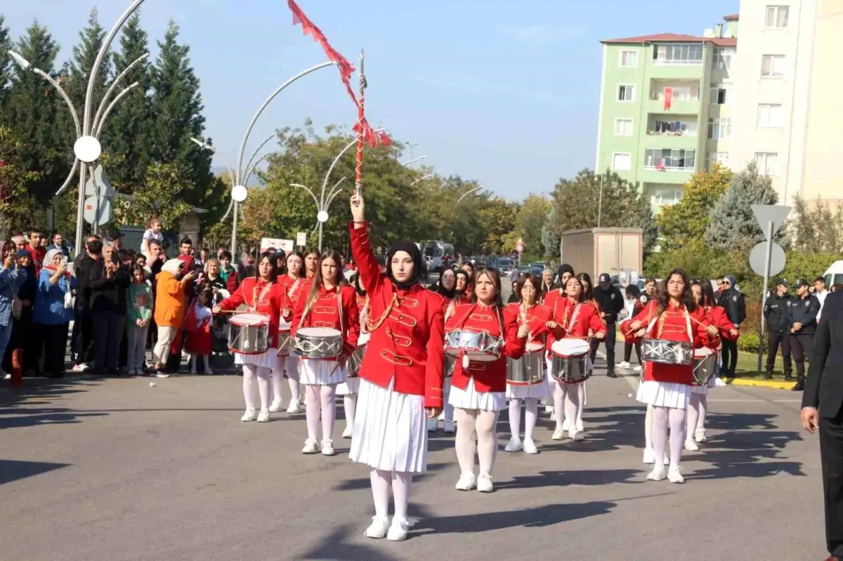 Çayırova\'da Cumhuriyet Bayramı Coşkusu