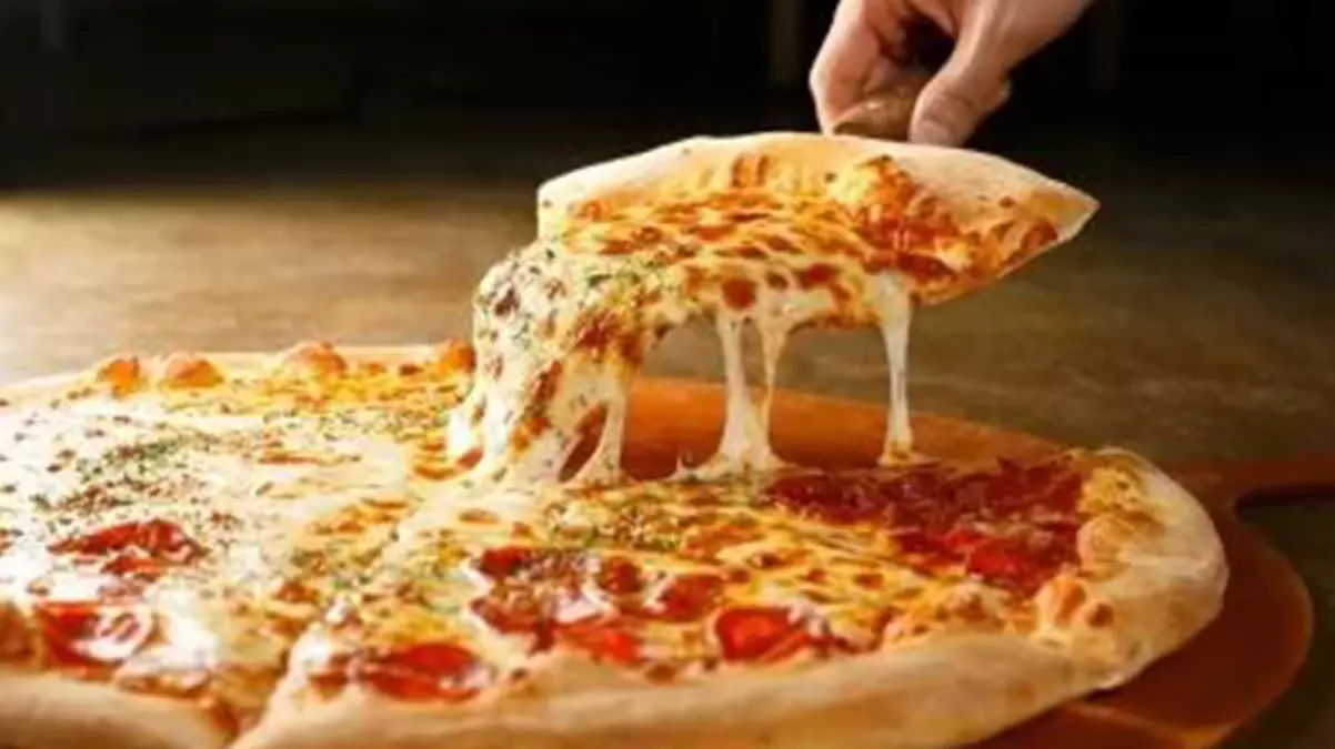 Fıstık alerjisi olan 14 yaşındaki kız, ailesi ile pizza yedikten sonra hayatını kaybetti