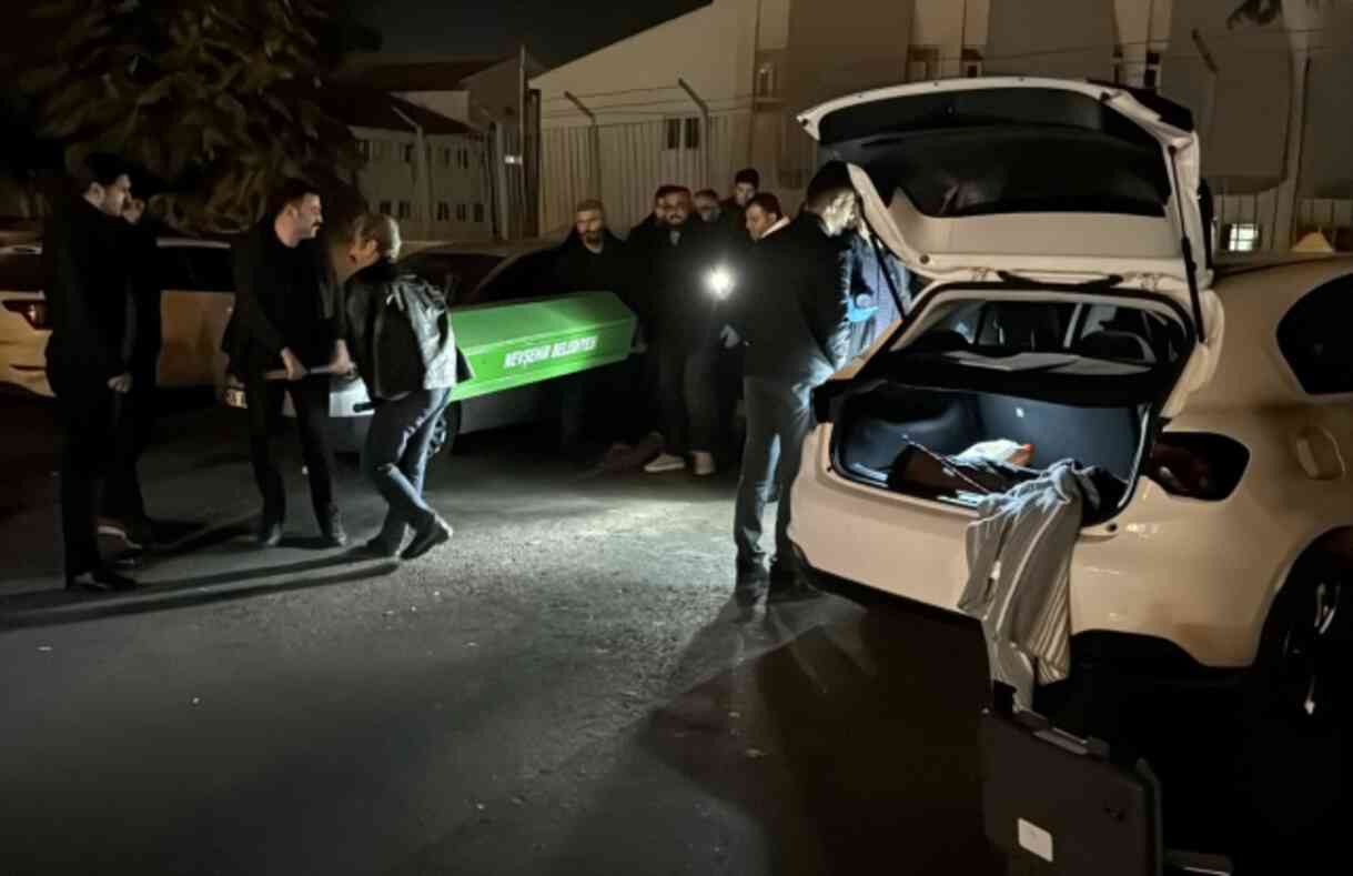 Genç kadın AVM otoparkındaki otomobilin içinde ölü bulundu Genç kadın AVM otoparkındaki otomobilin içinde ölü bulundu
