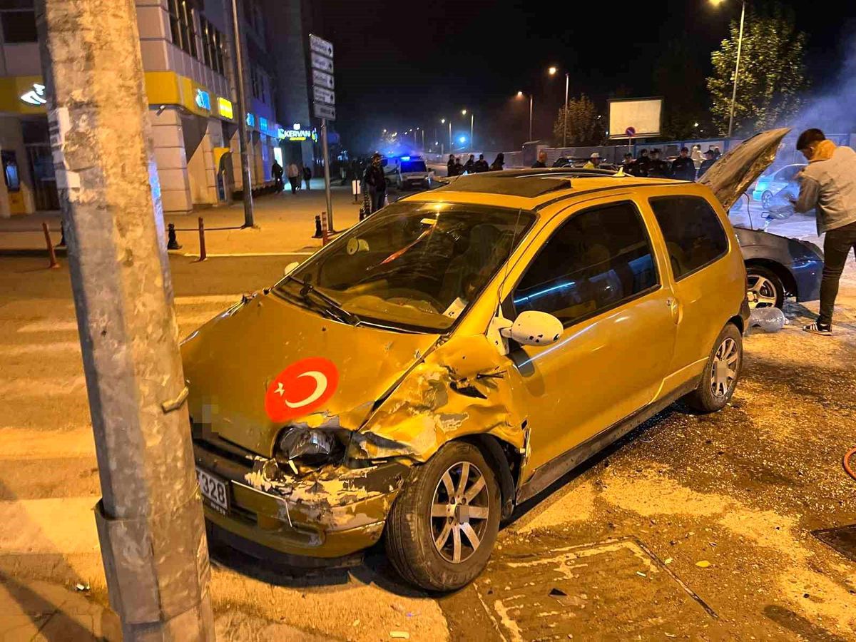 Karabük\'te Otomobil Kazası: 4 Yaralı