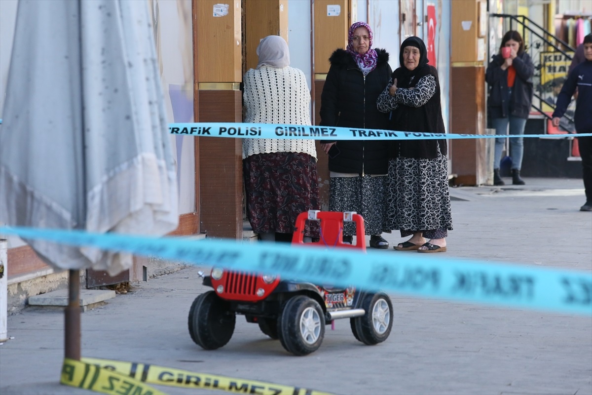 Kars\'ta 6 Yaşındaki Çocuk, Maganda Kurşunuyla Hayatını Kaybetti