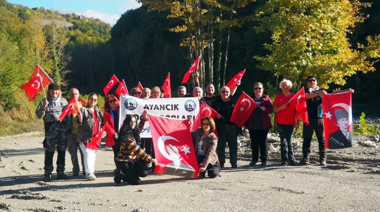 Ayancık\'ta Cumhuriyet Yürüyüşü Düzenlendi