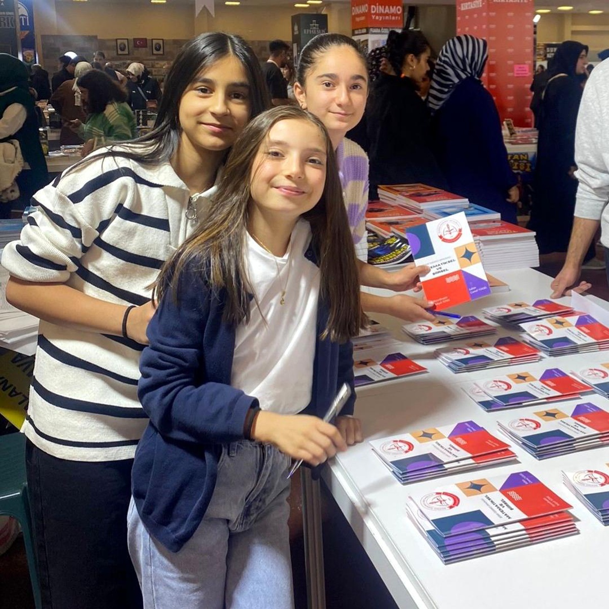 Kayseri Kitap Fuarı\'nda Vefalı Gençler