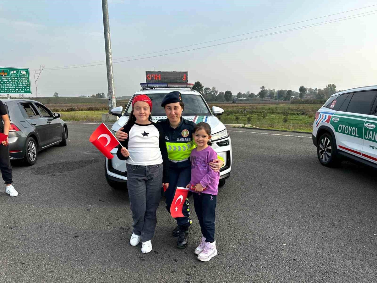Cumhuriyet Coşkusu Otoyolda