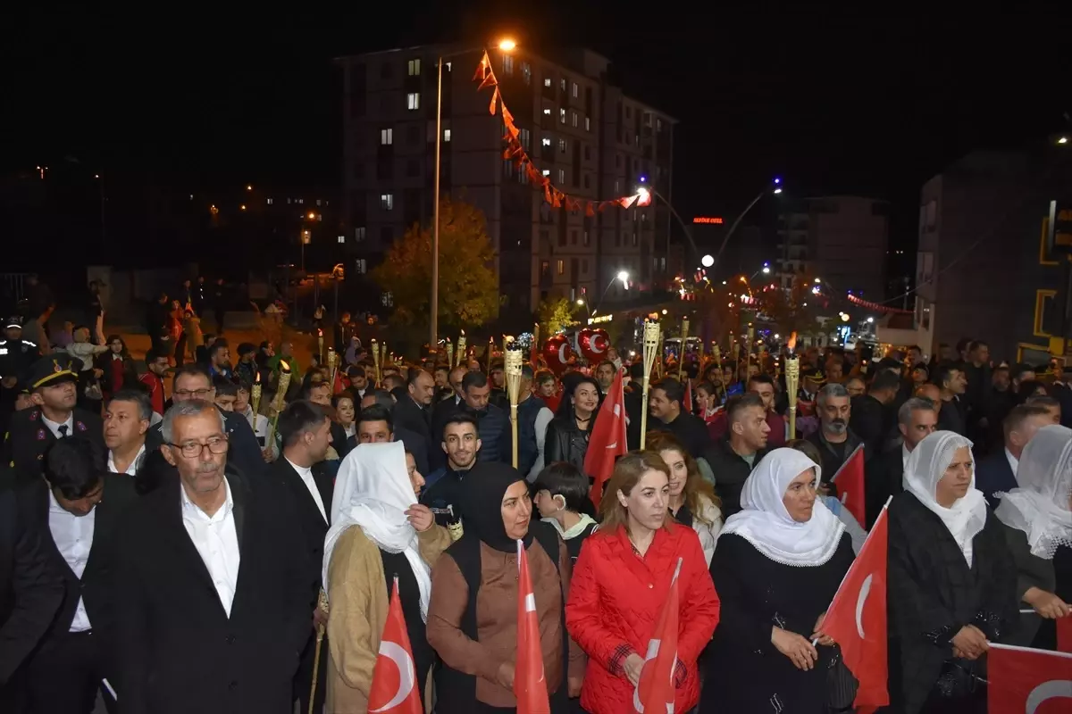 Şırnak\'ta Cumhuriyet Bayramı Fener Alayı