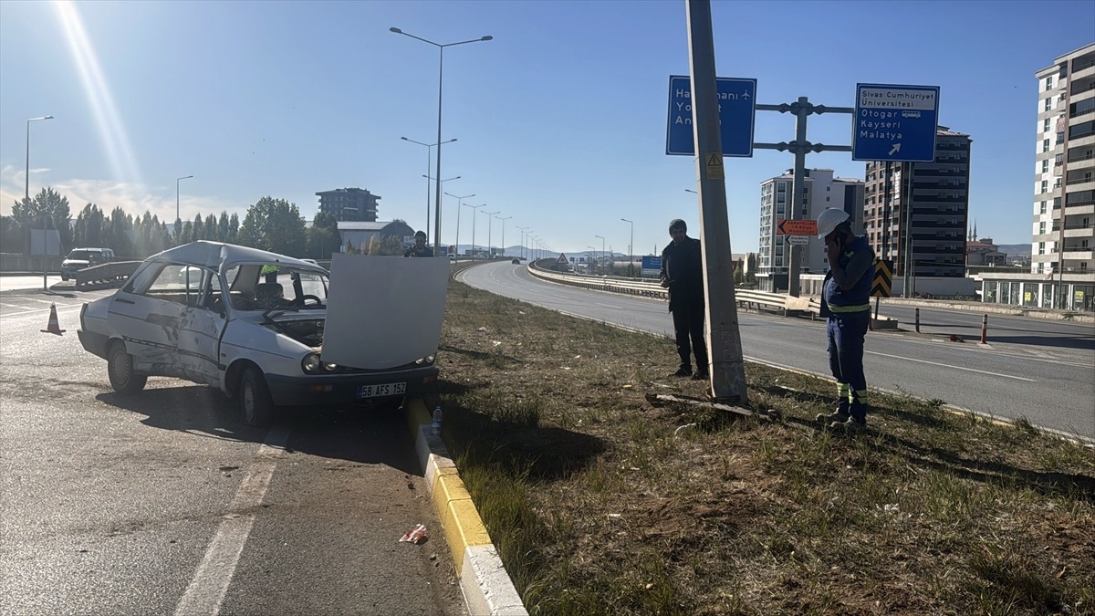 Sivas\'ta Trafik Kazası: 2 Yaralı