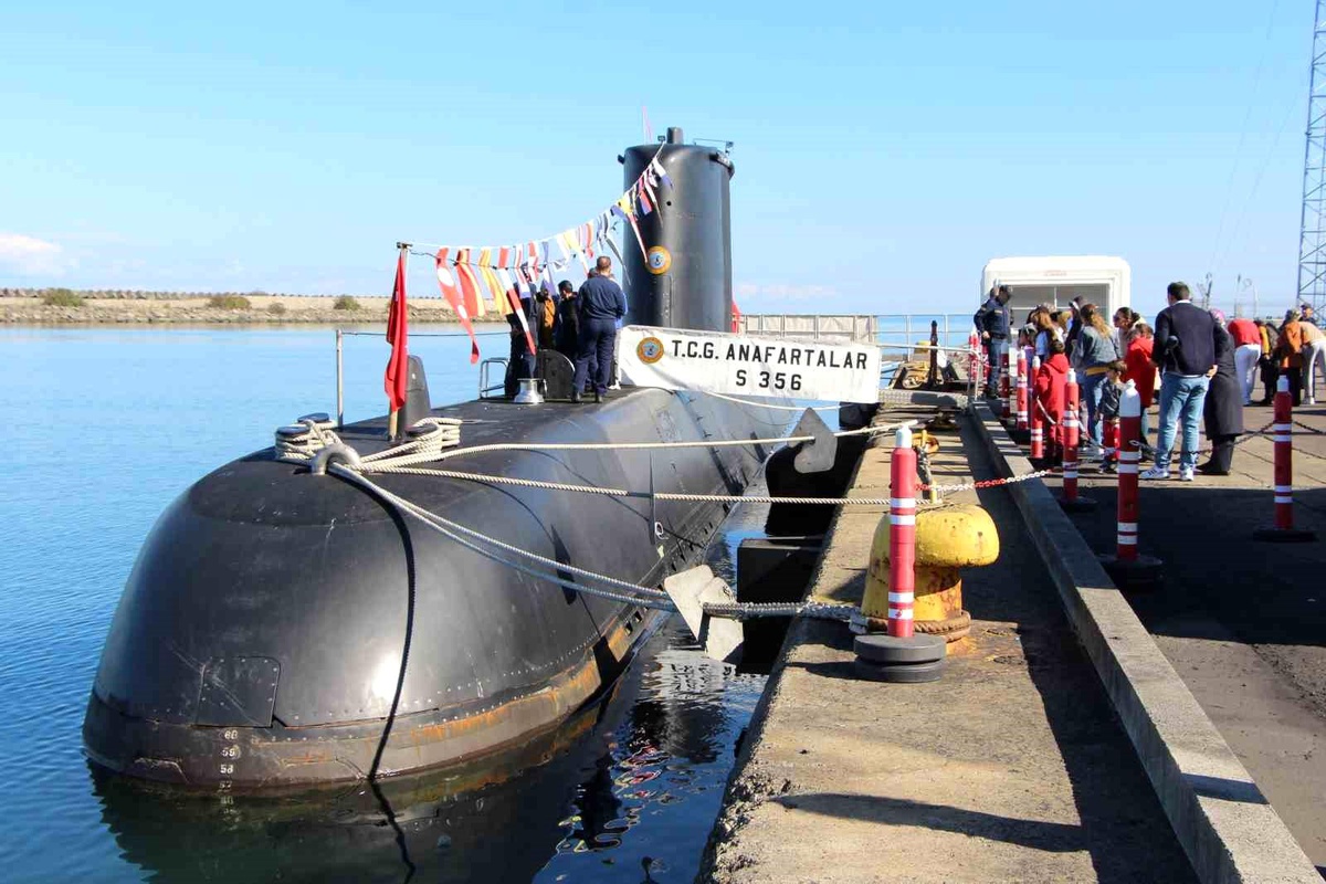 TCG Anafartalar Denizaltısı, Cumhuriyet Bayramı Etkinliklerinde Trabzon\'da Ziyarete Açıldı