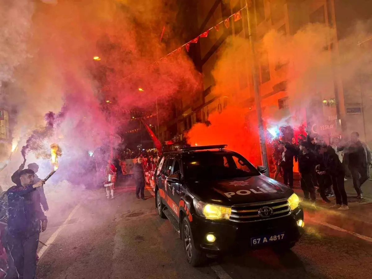 Zonguldak\'ta Cumhuriyet Bayramı Fener Alayı Yürüyüşü