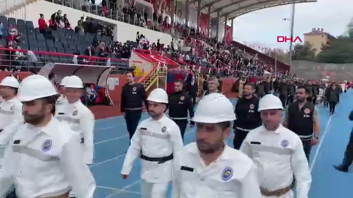 Zonguldak\'ta Madencilerle Cumhuriyet Kutlaması