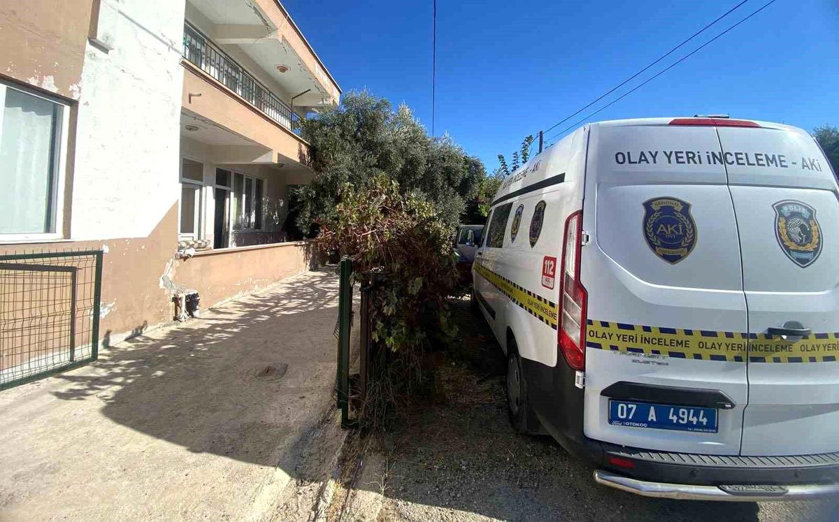 Antalya\'da 76 Yaşındaki Adam Evinde Ölü Bulundu