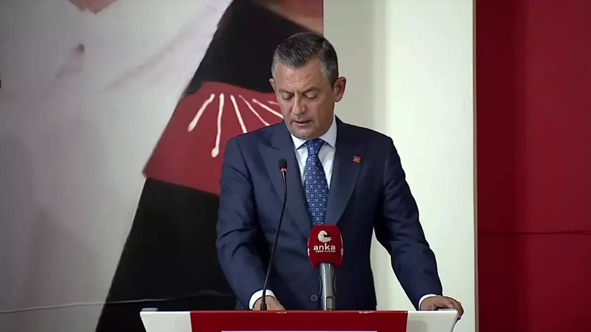 Ahmet Özer\'in Gözaltına Alınması... Özgür Özel: "Kurulan Kirli Oyunun Ne Parçası Oluruz Ne de O Oyuna Teslim Oluruz"