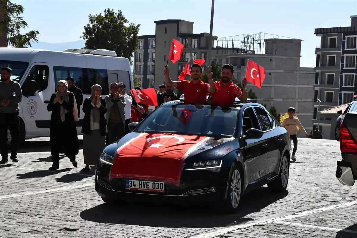 Harun Algül Altın Madalya ile Şırnak\'a Döndü