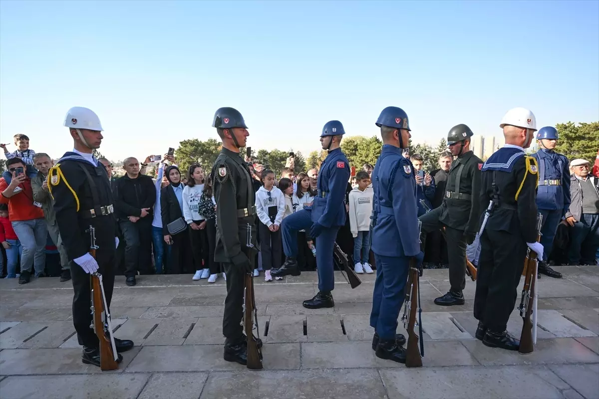 Yüksekova\'lı Öğrenciler Anıtkabir\'i Ziyaret Etti