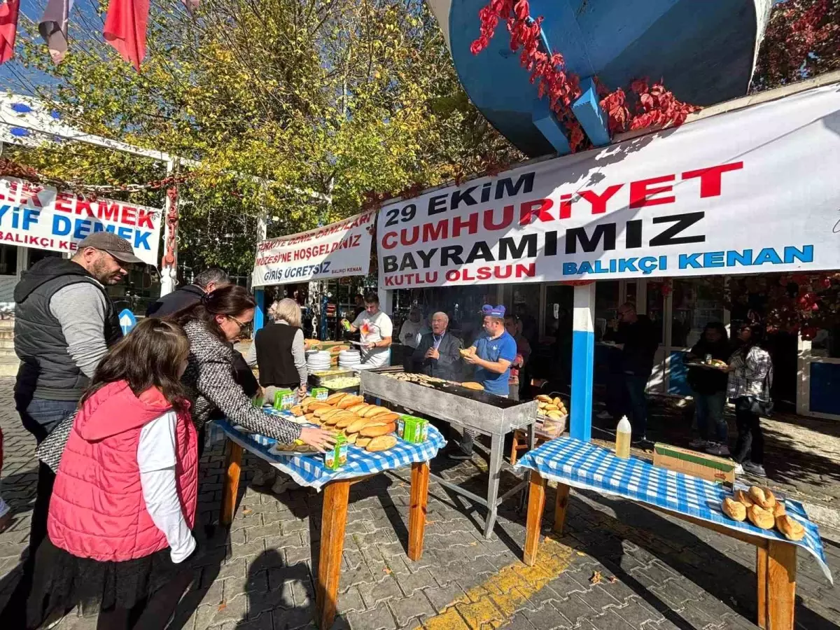 Balıkçı Kenan\'dan Cumhuriyet Bayramı\'na Özel İkram