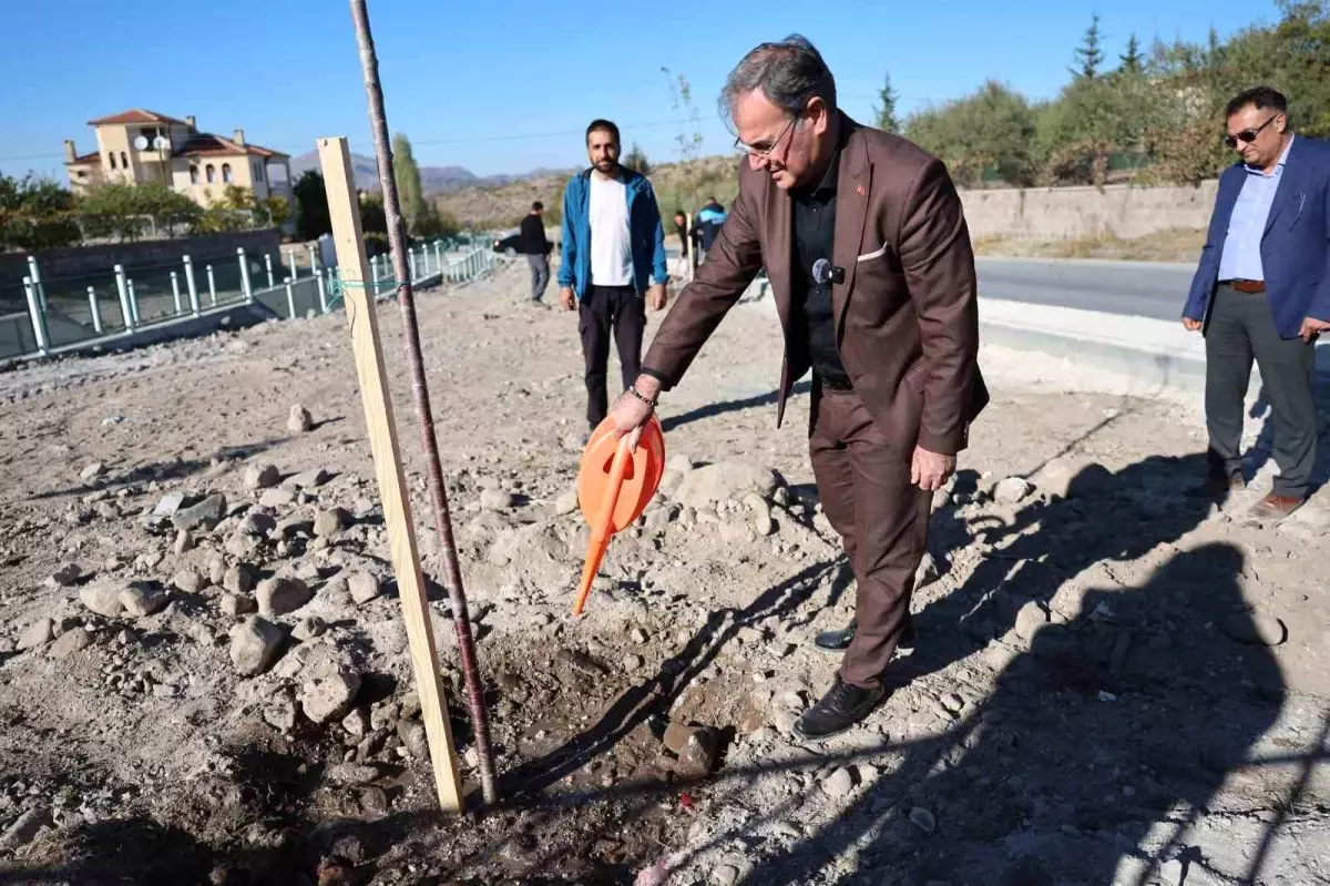 Hacılar\'da Yeşil Alan Oluşturma Çalışmaları Hız Kesmeden Devam Ediyor