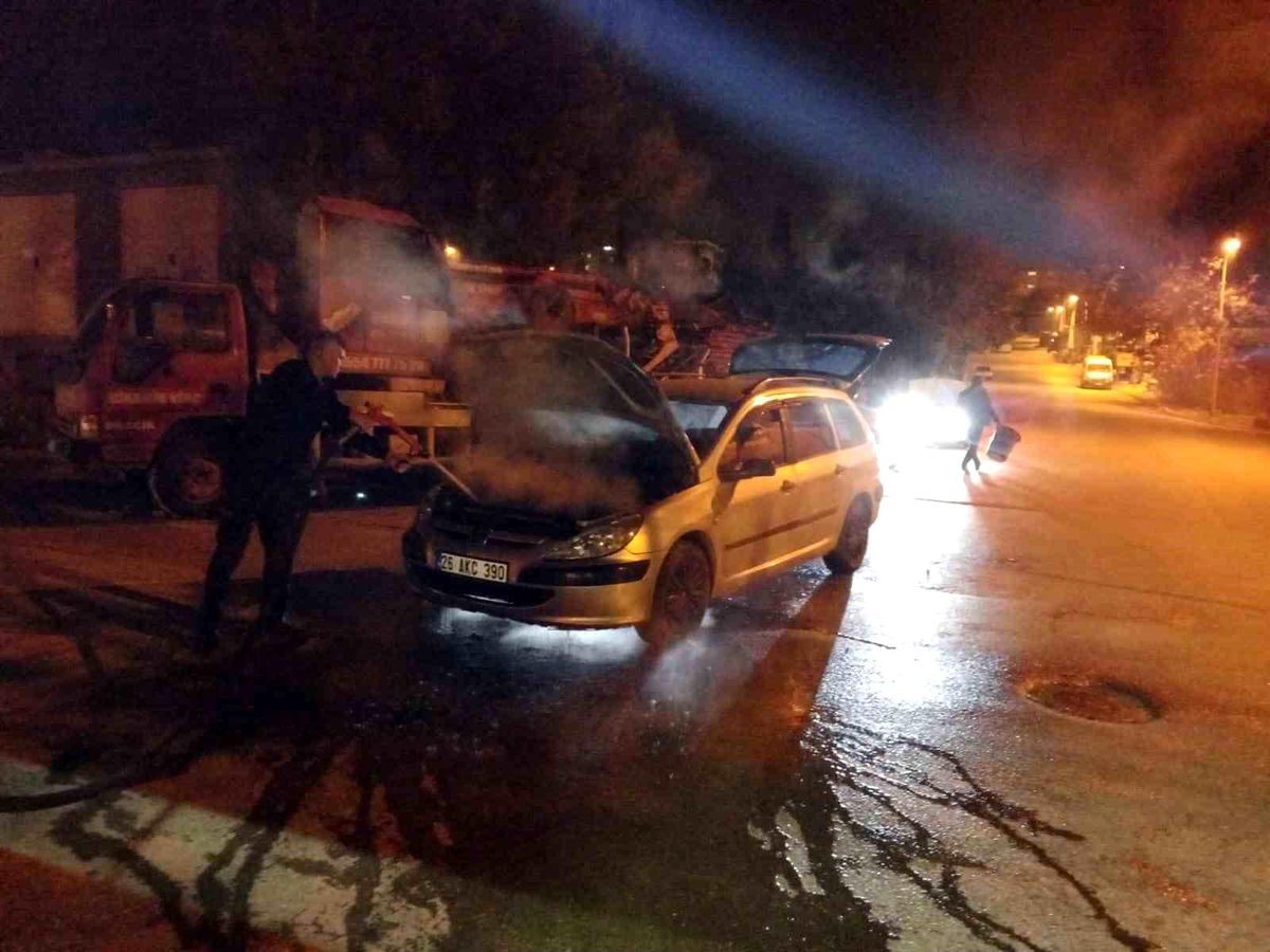 Bilecik\'te Seyir Halindeki Otomobilde Yangın Çıktı