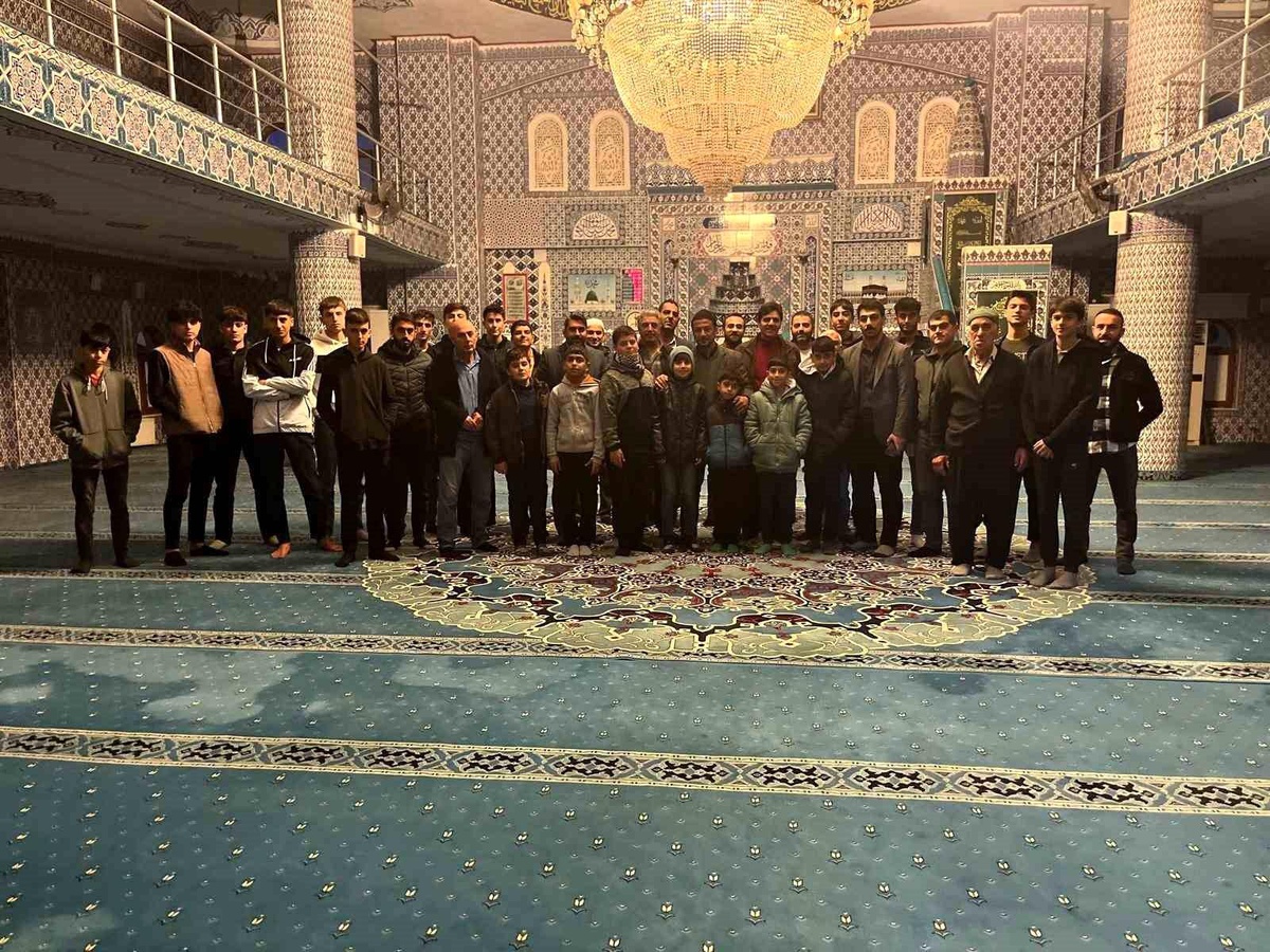 Dicle\'de sabah namazı buluşmasında çorba ikram edildi