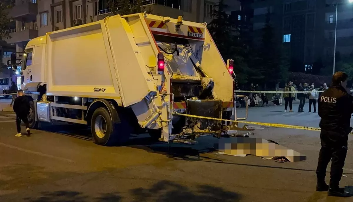 Çöp Kamyonu Kazası: Anne Öldü, Çocuk Yaralı