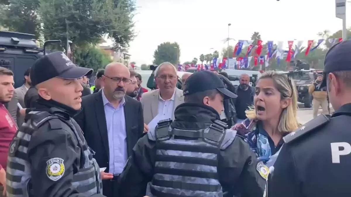 Esenyurt Belediye Başkanı Ahmet Özer Gözaltına Alındı, Kızı Avukat Olarak İçeri Girmeye Çalıştı