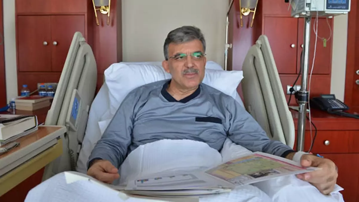 Her bayram aynı şeyi yapıyor! Herkes Abdullah Gül\'ün 29 Ekim paylaşımındaki detaya takıldı