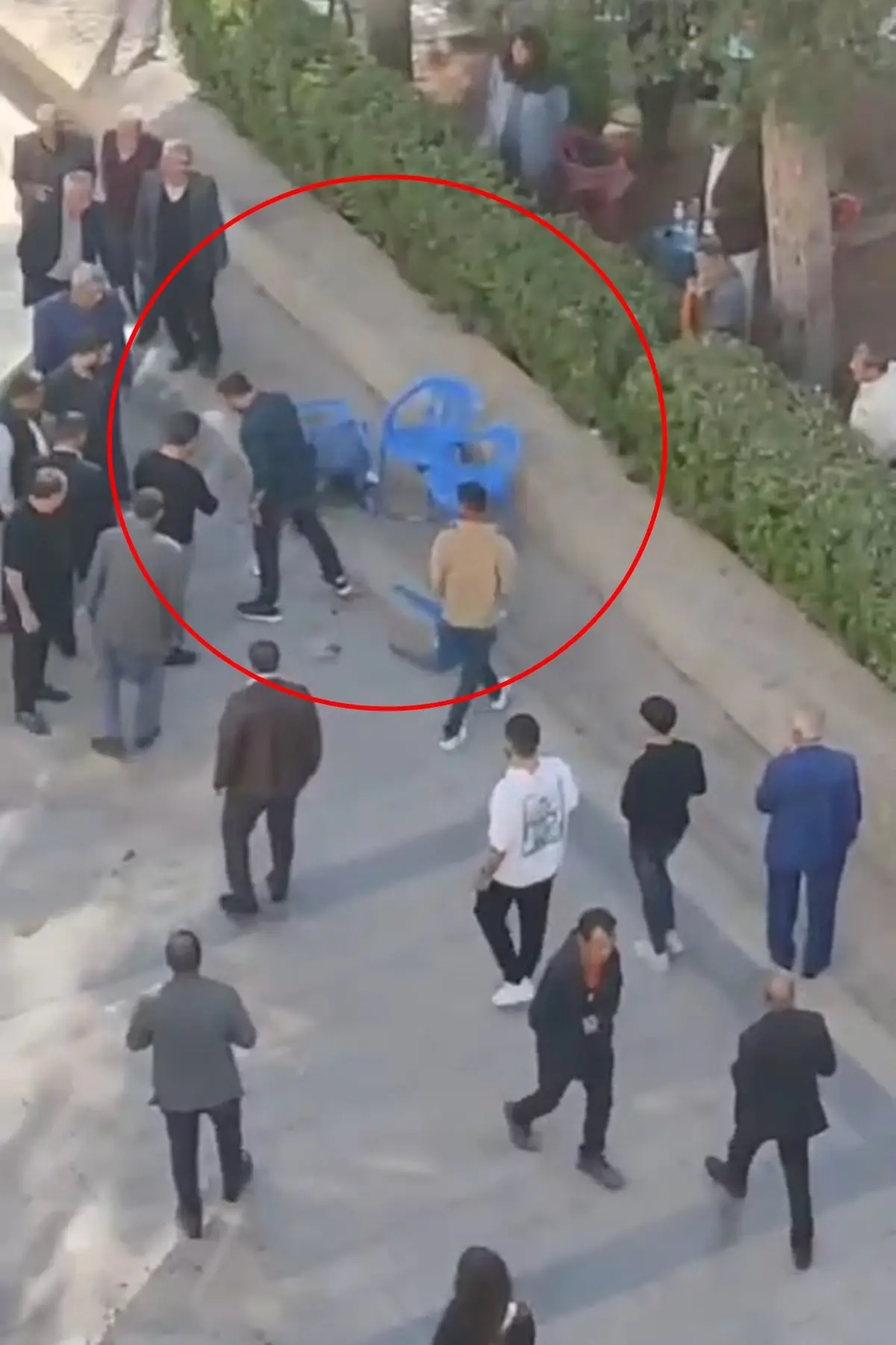 Kızıltepe\'de bıçaklı saldırı: 17 yaşındaki Hazar A. ağır yaralandı