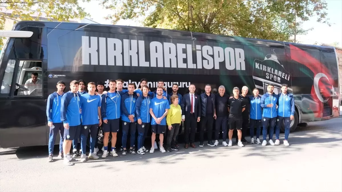 Kırklareli Belediyesi\'nden Kırklarelispor\'a Otobüs