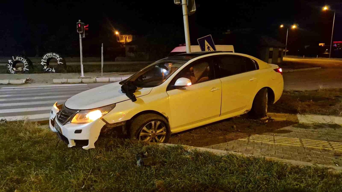 Alaca\'da Trafik Kazası: İki Yaralı