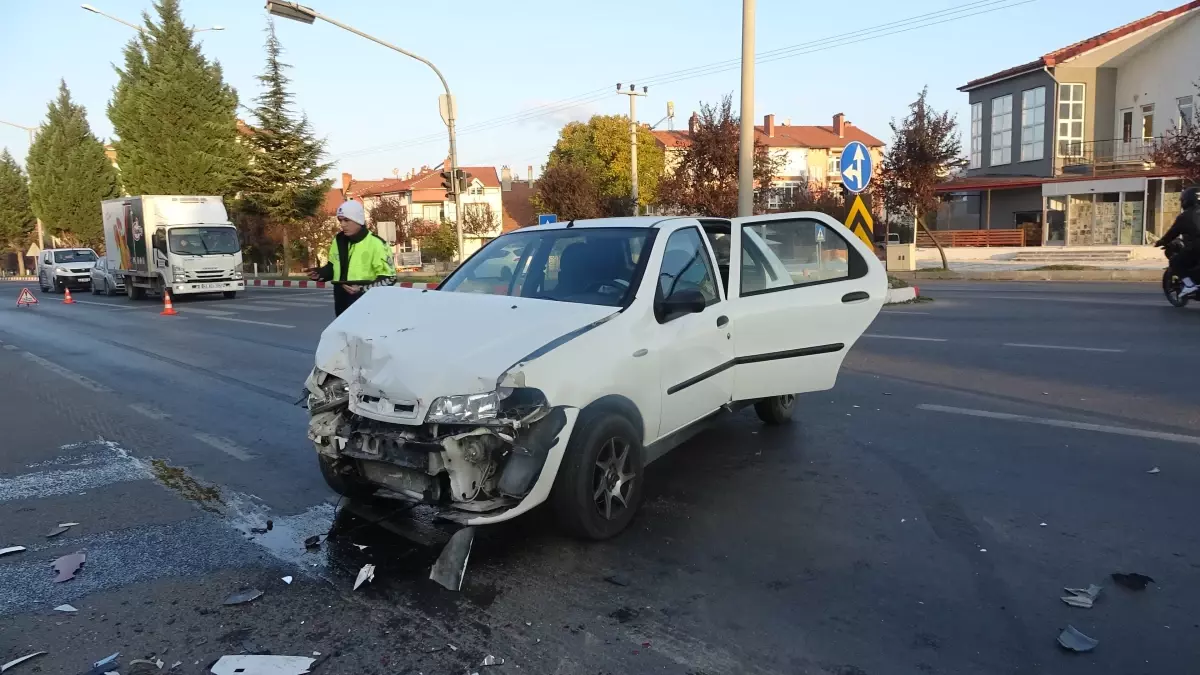 Tavşanlı\'da Trafik Kazası: 3 Yaralı