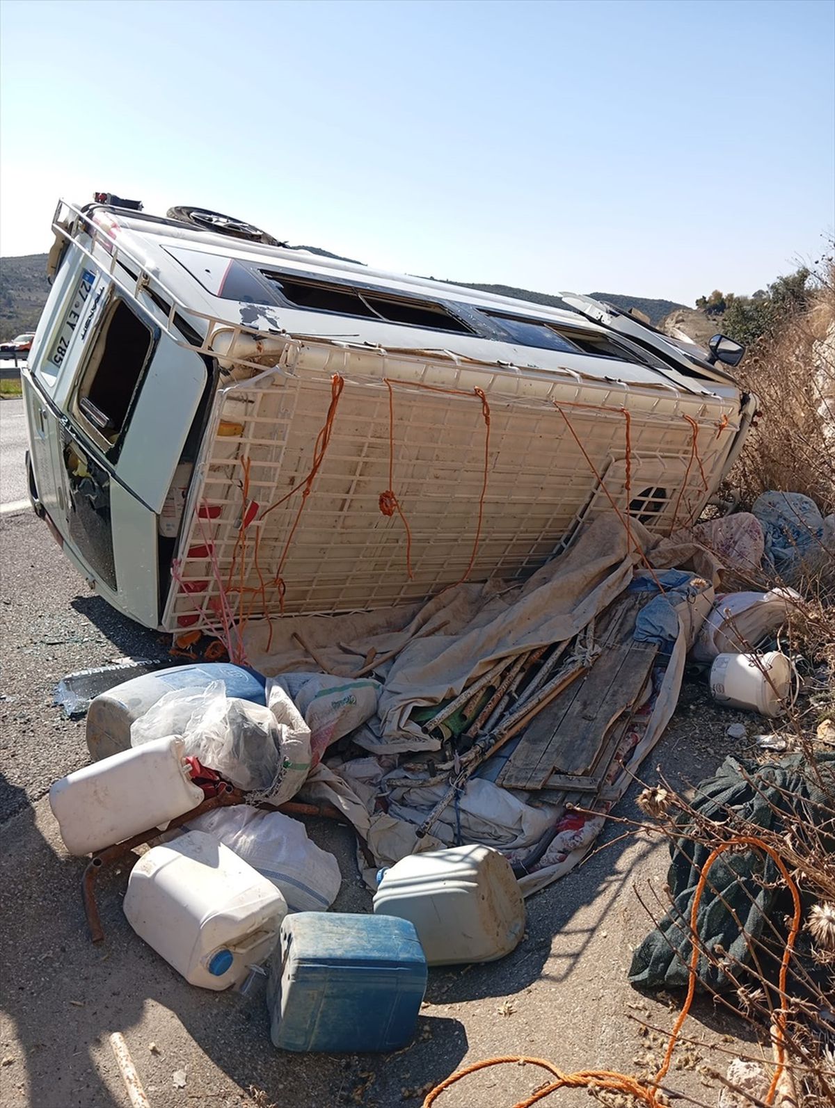 Tarsus\'ta Minibüs Devrildi: 1 Yaralı