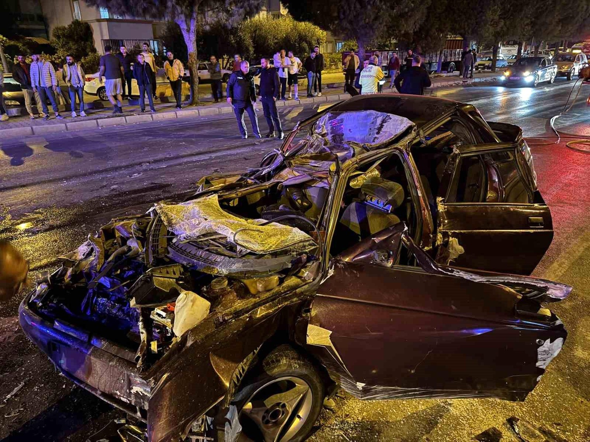 Söke\'de Trafik Kazası: Sürücü Ağır Yaralandı