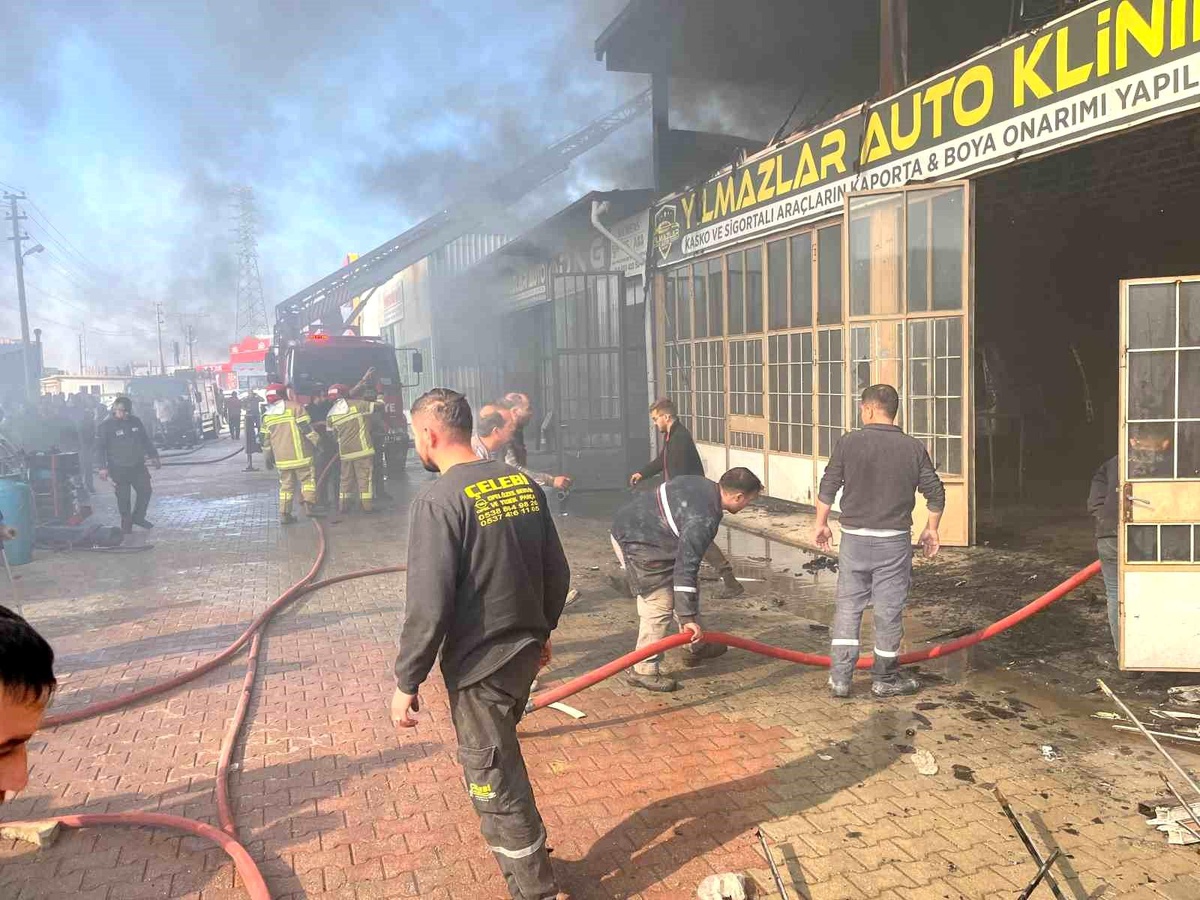 Afyonkarahisar\'da Yangın: 5 Dükkan Etkilendi