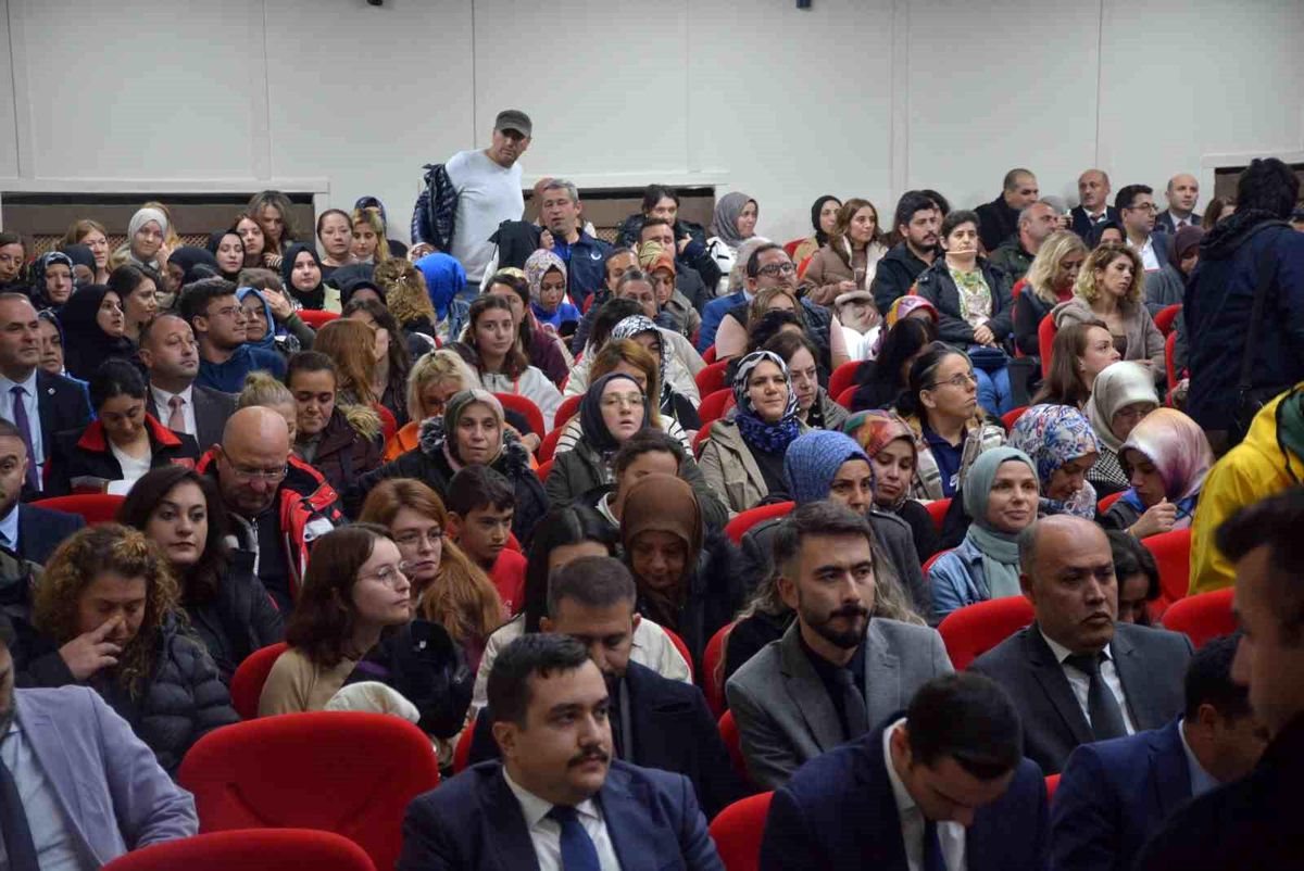 Sinop\'ta anneler uyuşturucu konusunda bilgilendirildi
