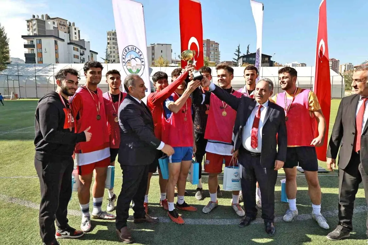 Cumhuriyet Kupası\'nda Şampiyon ERÜ Spor Bilimleri Fakültesi