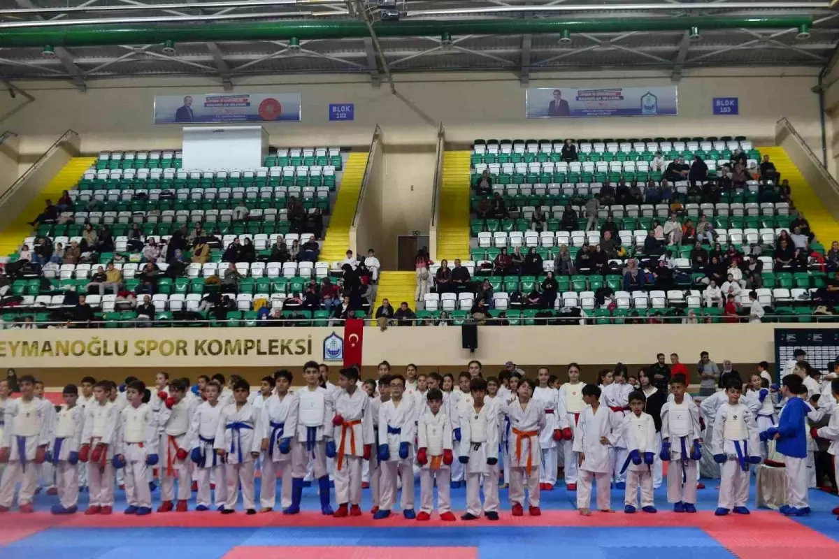 Yıldırım\'da 29 Ekim Cumhuriyet Bayramı Karate Kupası Düzenlendi