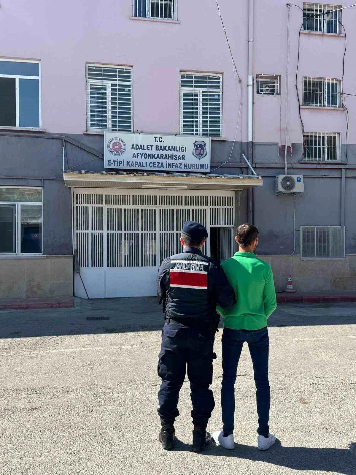 Hırsızlık ve Yaralamadan Aranan Şahıs Yakalandı