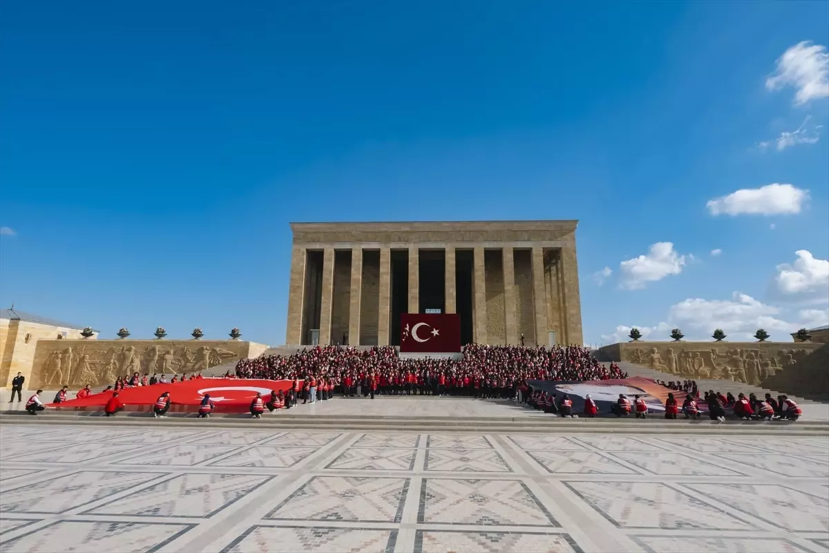 Kızılay Gönüllüleri Anıtkabir\'de