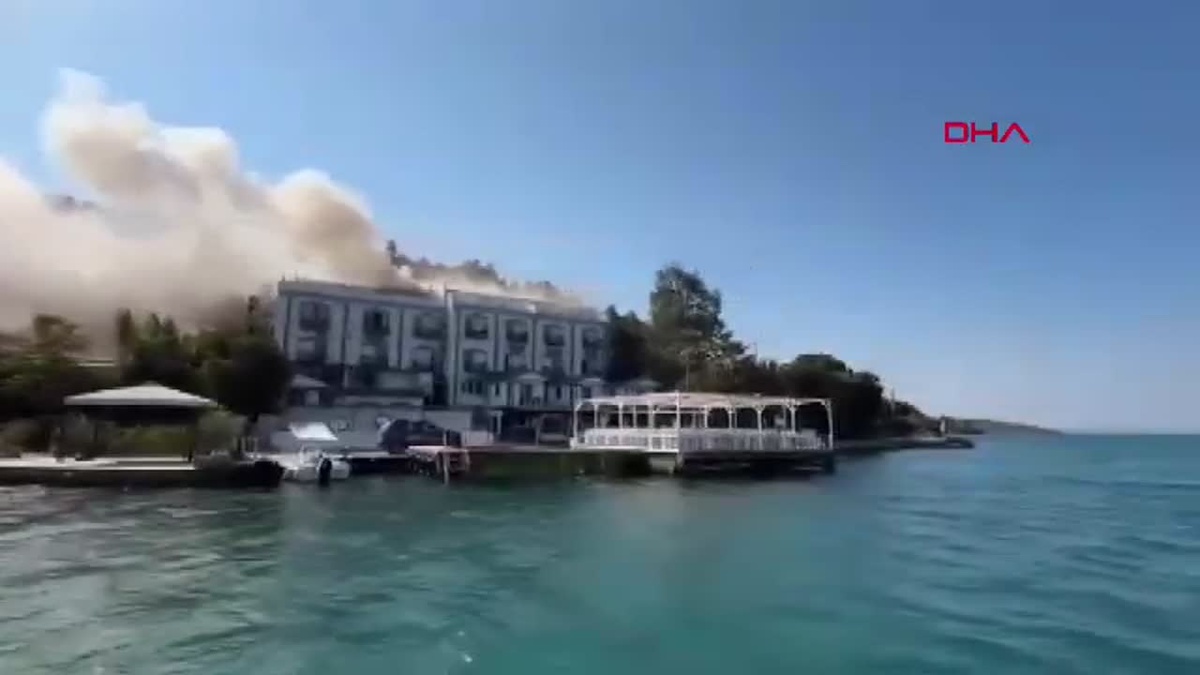 Bodrum\'da Otel Çatısında Yangın