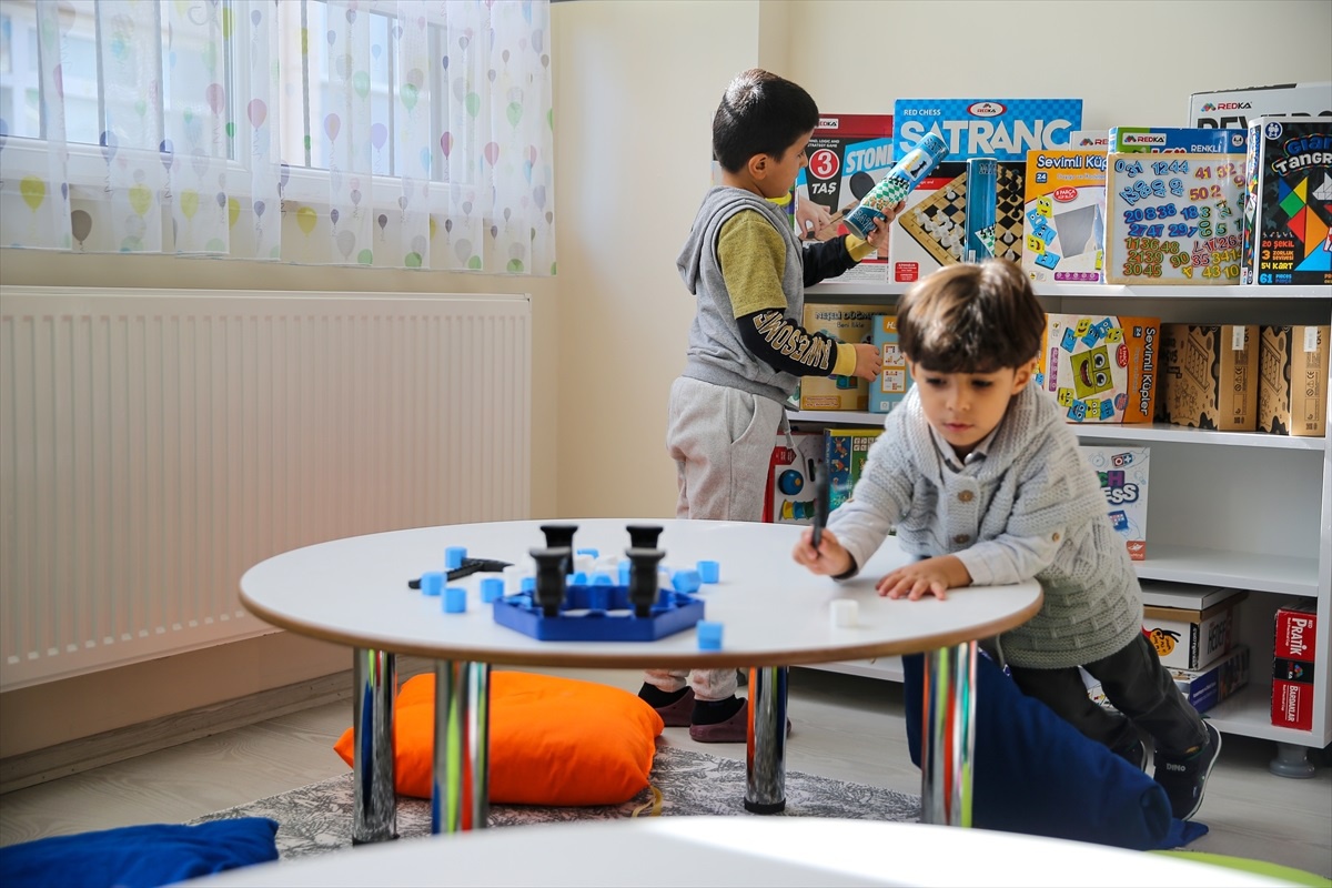 Depremde kaybettiği kızının adını akıl ve zeka oyunları atölyesi ile yaşatacak