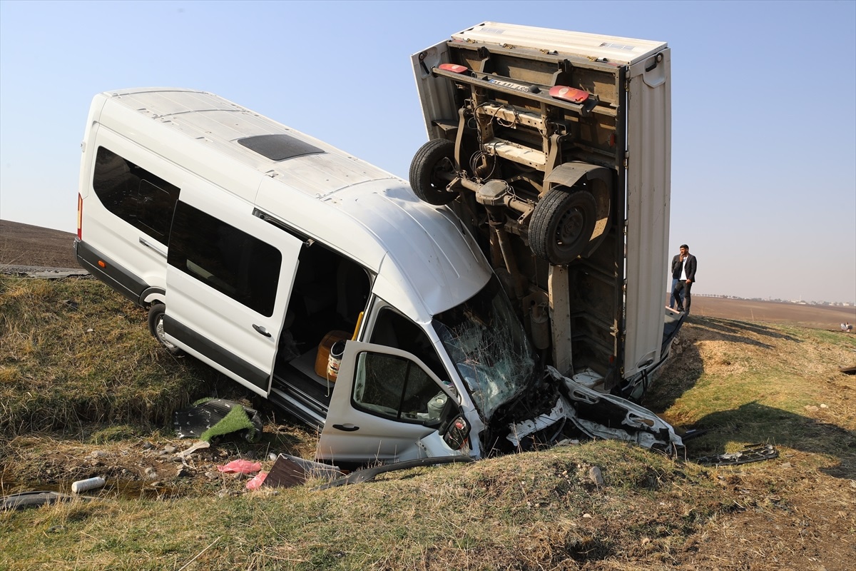 Diyarbakır\'da Zincirleme Kaza: 17 Yaralı
