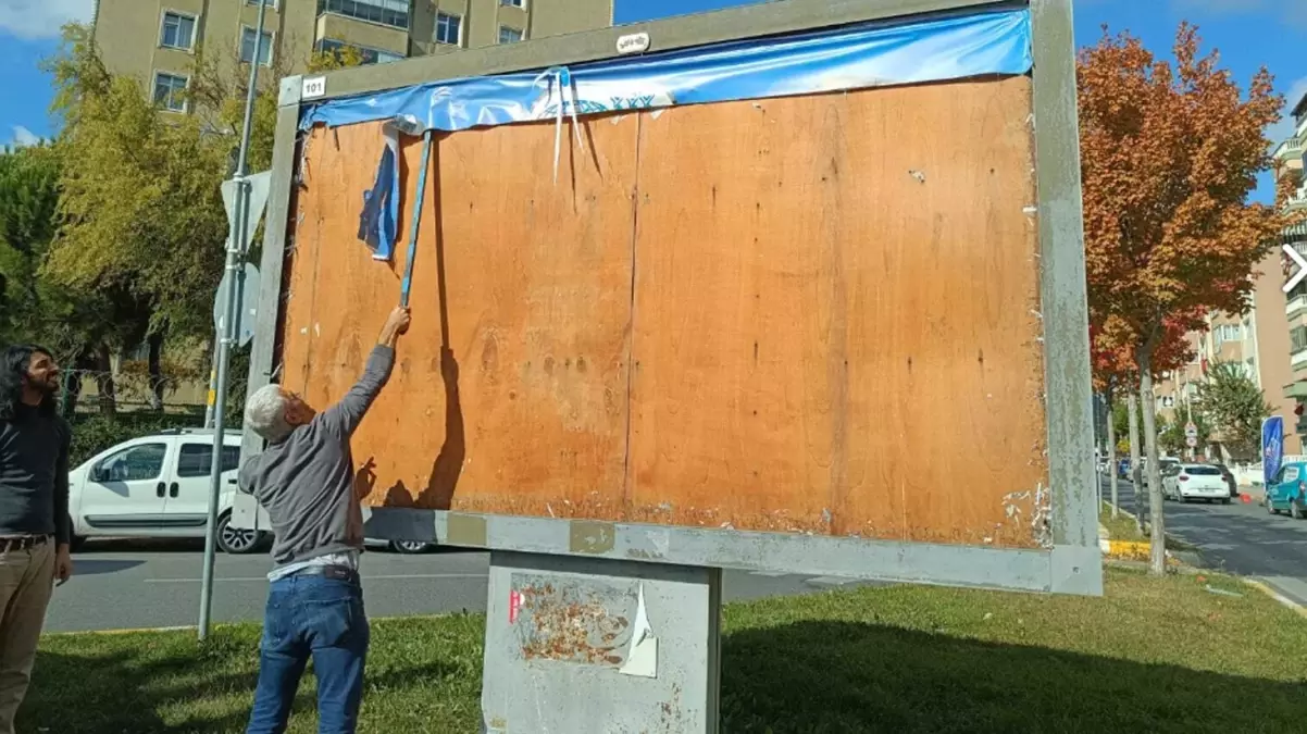 Esenyurt\'ta bilboardlardaki Ahmet Özer fotoğrafları ve CHP duyuruları söküldü