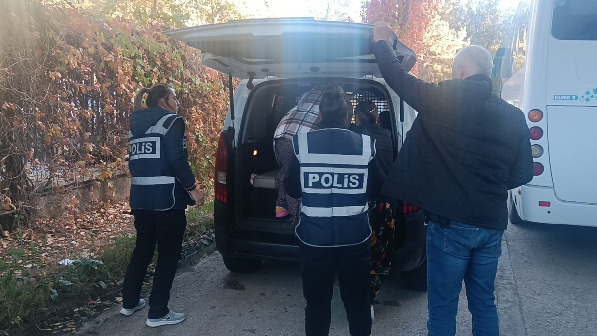 Kırıkkale\'de Hırsız Kadın Gizli Bölmede Yakalandı
